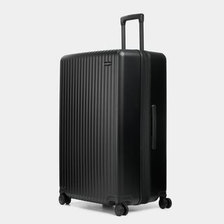 Side angle view of the Method Luggage Check-In color black
#color_black